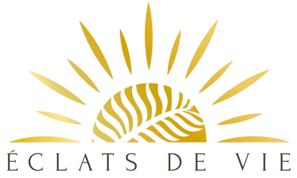 Logo "Éclats de Vie" représentant un demi soleil doré orné d'une feuille de plante.